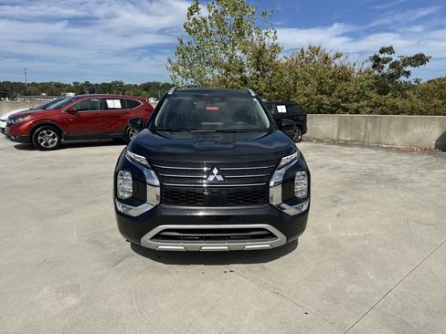 Used 2023 Mitsubishi Outlander SEL image 3