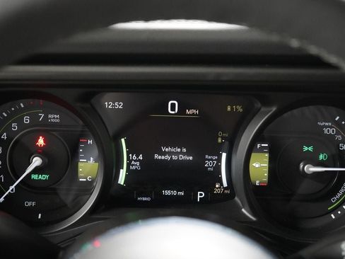 Used 2025 Jeep Wrangler Unlimited Sahara AWD/4WD image 13