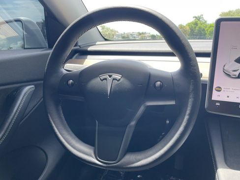 Used 2021 Tesla Model Y Long Range AWD/4WD image 14