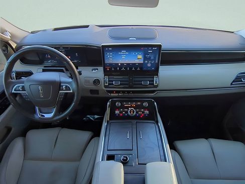 Used 2022 Lincoln Navigator Reserve image 14
