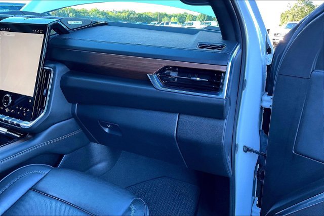Used 2025 GMC Yukon Denali AWD/4WD image 27