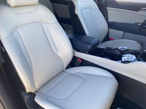 Certified 2023 Kia Sportage EX AWD/4WD image 9