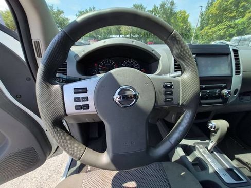 Used 2019 Nissan Frontier SV AWD/4WD image 11