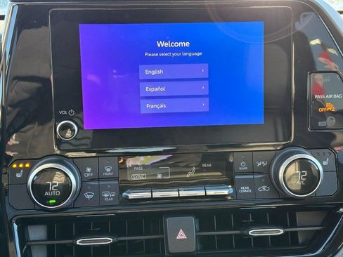 Used 2023 Toyota Highlander XLE image 30