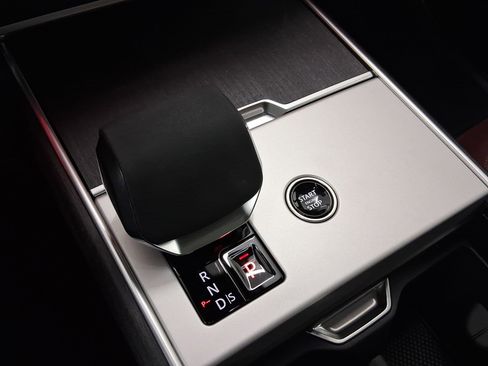 New 2025 Land Rover Range Rover SE image 27