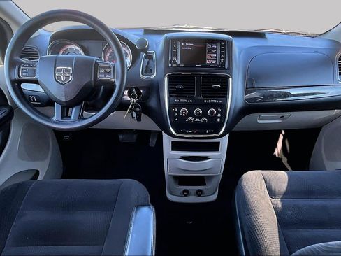 Used 2018 Dodge Grand Caravan SE w/ UConnect Hands-Free Group FWD image 14