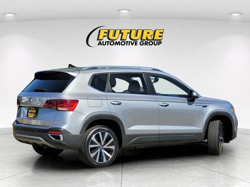 Used 2024 Volkswagen Taos SE FWD image 4