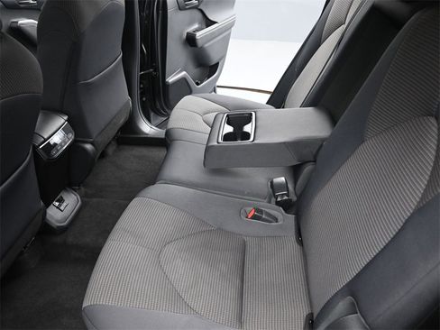 Used 2023 Toyota Highlander L image 16