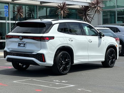 New 2026 Volkswagen Tiguan SE R-Line FWD image 5