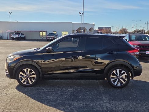 Used 2020 Nissan Kicks SV w/ Exterior Package image 2