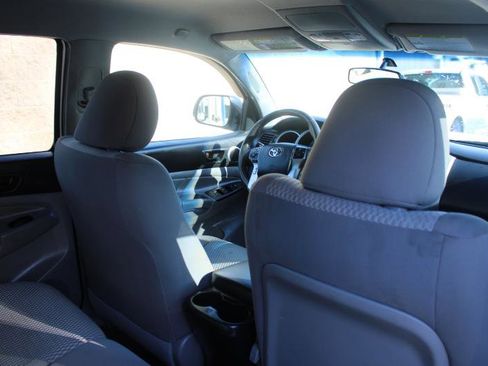 Used 2015 Toyota Tacoma PreRunner w/ SR5 Package image 12