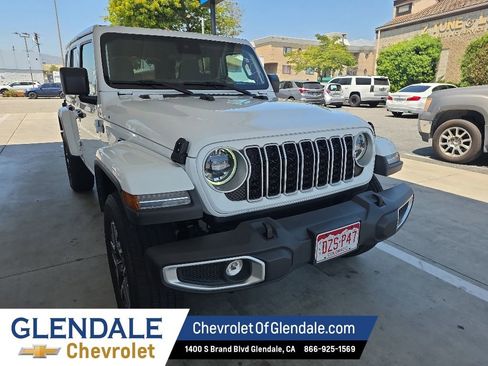 Used 2025 Jeep Wrangler Unlimited Sahara AWD/4WD image 9