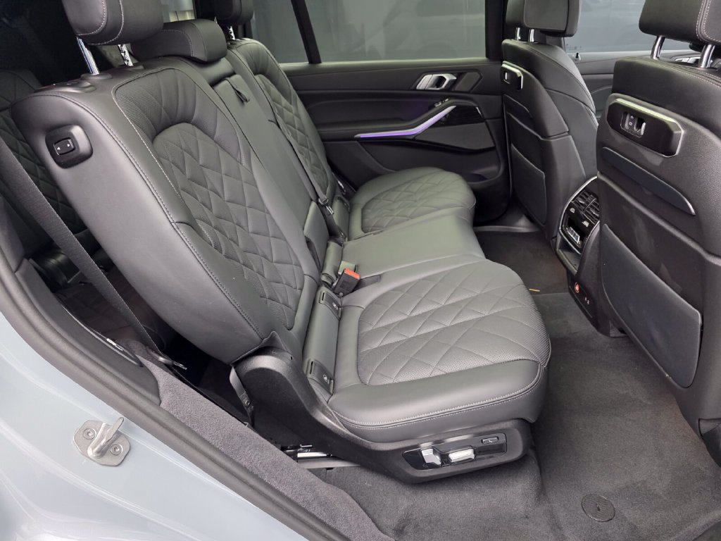 Used 2025 BMW X7 xDrive40i w/ M Sport Package AWD/4WD image 27