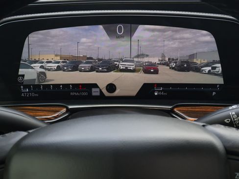 Used 2021 Cadillac Escalade Premium Luxury w/ LPO, Illumination Package image 26