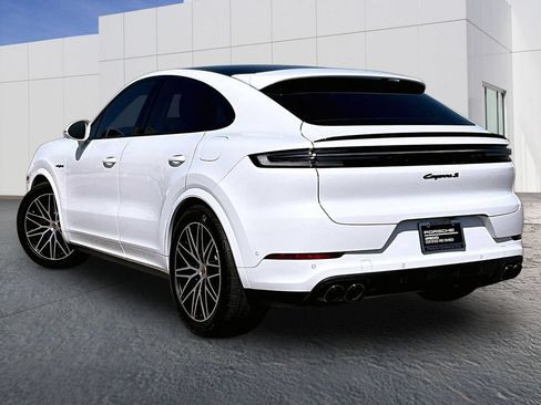 Certified 2025 Porsche Cayenne S AWD/4WD image 3