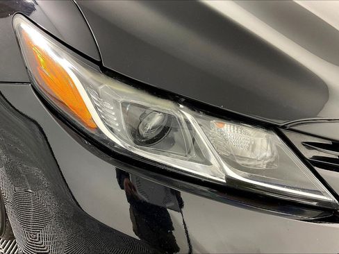 Used 2018 Toyota Camry LE w/ Convenience Package FWD image 30