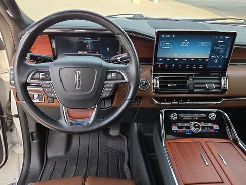 Used 2023 Lincoln Navigator Reserve AWD/4WD image 14