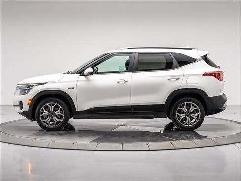 Used 2021 Kia Seltos EX image 2