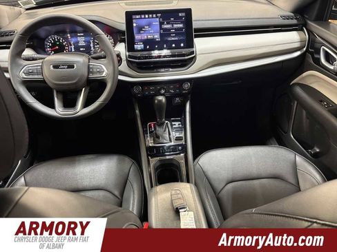 Used 2025 Jeep Compass Limited image 33