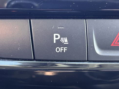 Used 2019 Jeep Cherokee Limited AWD/4WD image 33