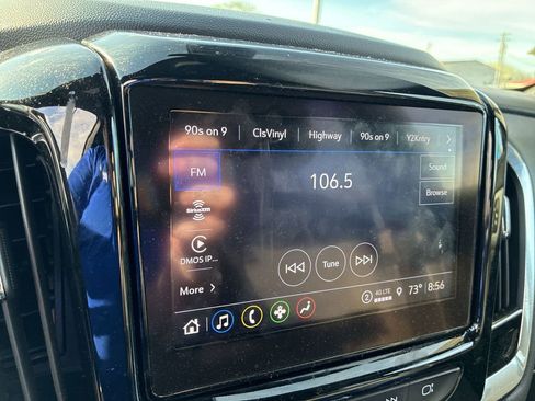 Used 2023 Chevrolet Traverse LT image 15