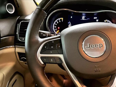 Used 2021 Jeep Grand Cherokee Overland AWD/4WD image 24