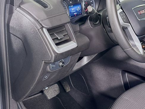 Used 2024 GMC Terrain SLE image 10