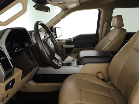 Used 2019 Ford F150 Lariat w/ Equipment Group 502A Luxury AWD/4WD image 9