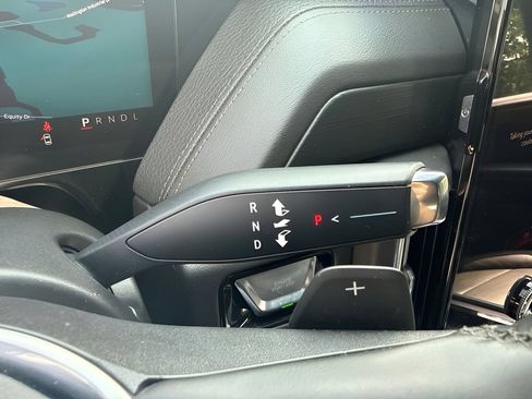 Used 2025 GMC Yukon Denali AWD/4WD image 19
