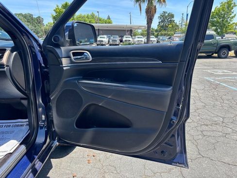 Used 2015 Jeep Grand Cherokee Overland w/ Advanced Technology Group AWD/4WD image 14
