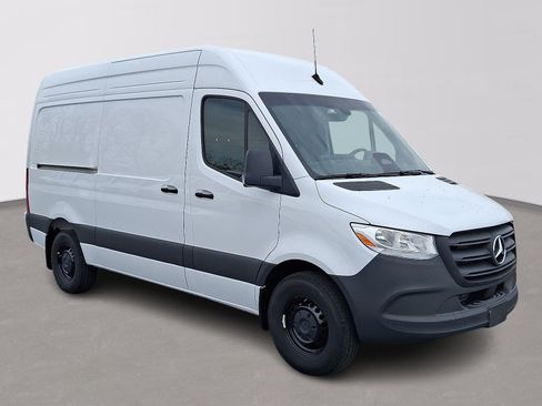 Used 2025 Mercedes-Benz Sprinter 2500 image 3