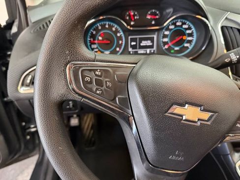 Used 2017 Chevrolet Cruze LT FWD image 16