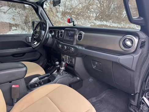 Used 2018 Jeep Wrangler Unlimited Sahara image 12