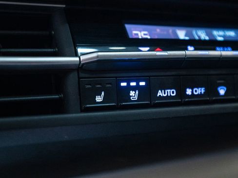 Certified 2022 Toyota Sienna Platinum image 29