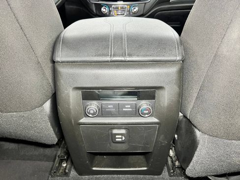 Used 2023 Chevrolet Traverse LT FWD image 22