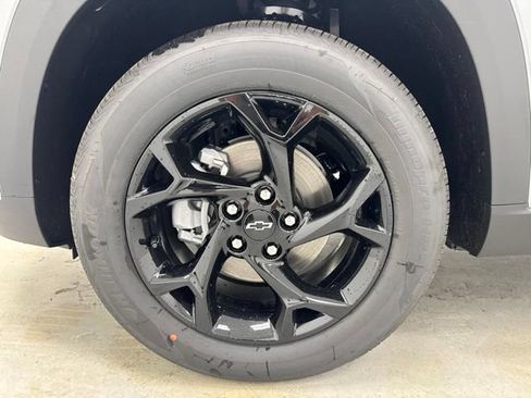 New 2026 Chevrolet Trax LT w/ Midnight Edition FWD image 36