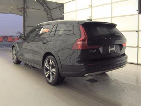 Certified 2025 Volvo V60 B5 Cross Country Plus image 3