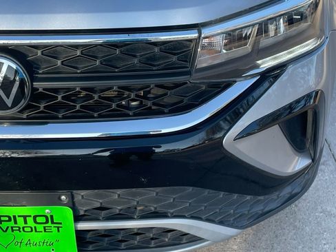 Used 2024 Volkswagen Taos SE image 7