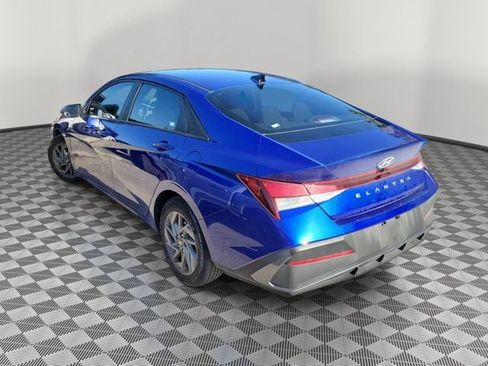 Used 2024 Hyundai Elantra SEL FWD image 3