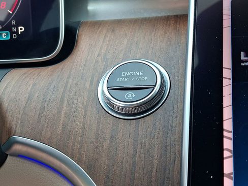 Certified 2023 Mercedes-Benz C 300 4MATIC Sedan image 23