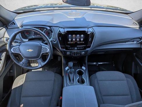 Used 2023 Chevrolet Traverse LT FWD image 17