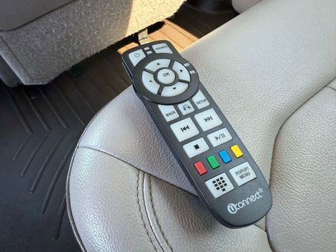 Used 2017 Chrysler Pacifica Touring-L image 30