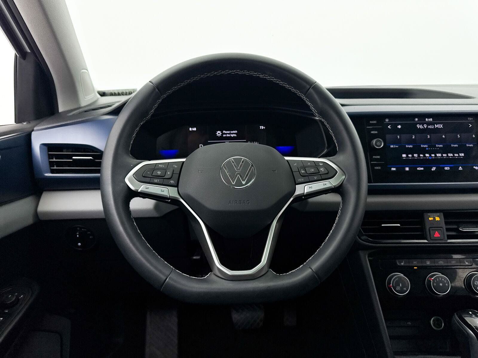 Used 2023 Volkswagen Taos SE w/ Panoramic Sunroof Package FWD image 31
