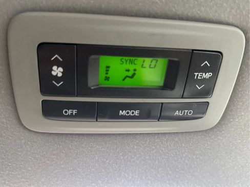 Used 2012 Toyota Sienna XLE FWD image 27