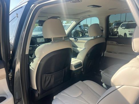 Used 2022 Hyundai Palisade Limited FWD image 19