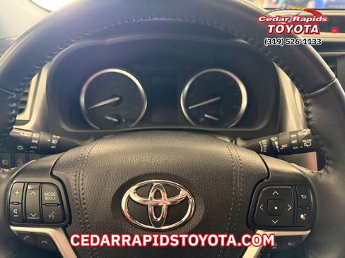 Used 2019 Toyota Highlander Limited image 13