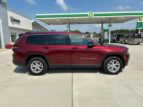 Used 2023 Jeep Grand Cherokee L Limited AWD/4WD image 9