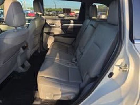 Used 2017 Toyota Highlander XLE AWD/4WD image 7