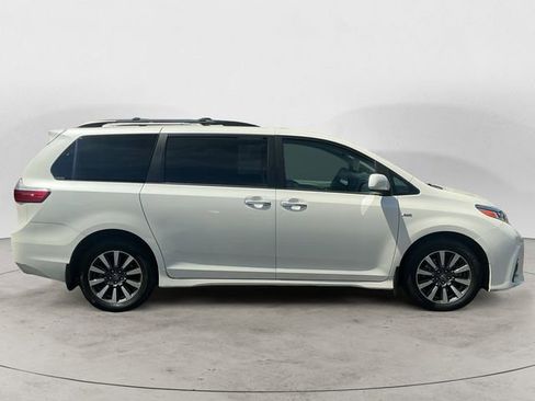 Used 2018 Toyota Sienna XLE AWD/4WD image 6