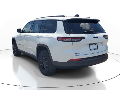 Used 2024 Jeep Grand Cherokee L Altitude RWD image 5